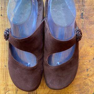 Vionic Joan Mary Jane Mules/ Brown With Bead Detail/ Hook and Loop/ Womens 9